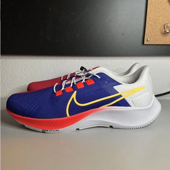 Nike - Picture 3 of 6